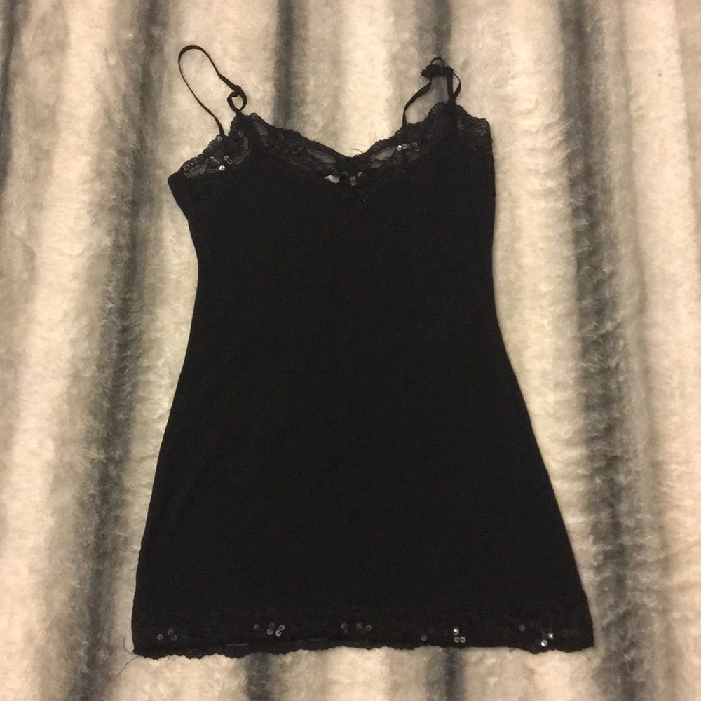 Fitted stretchy tank lace trim